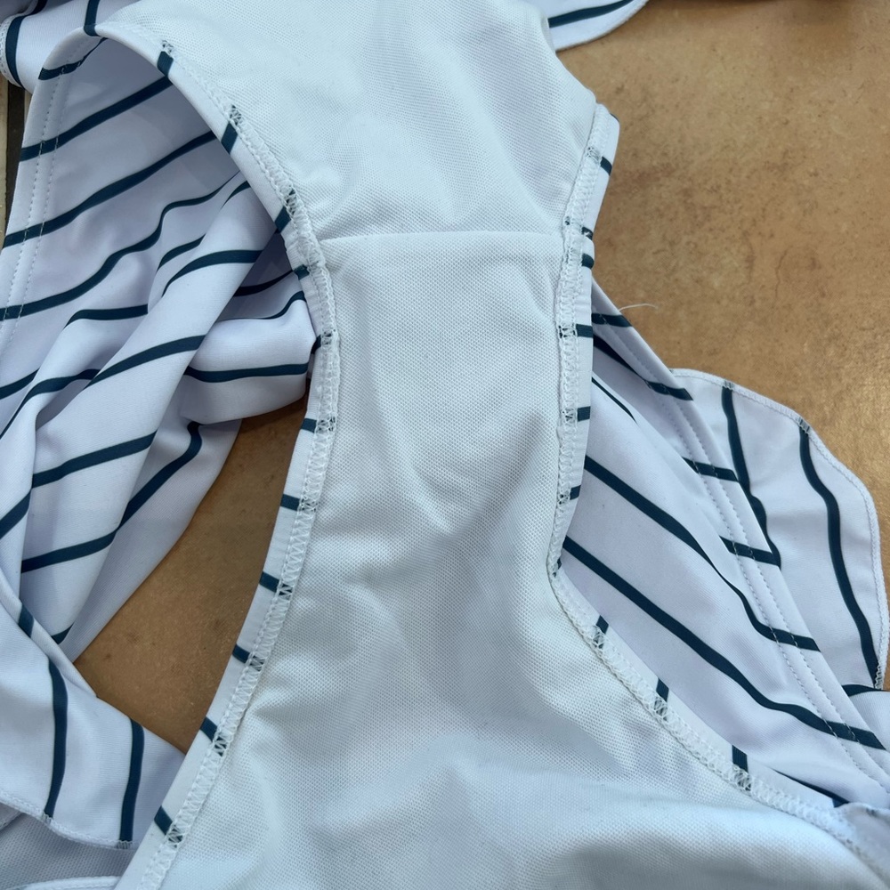 Bikini - Picture 4 of 4